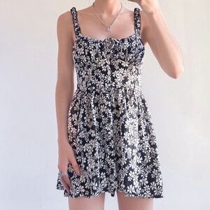 Urban Outfitters Daisy Romper XS
